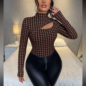 Cut-Out Mock Neck Top 💕